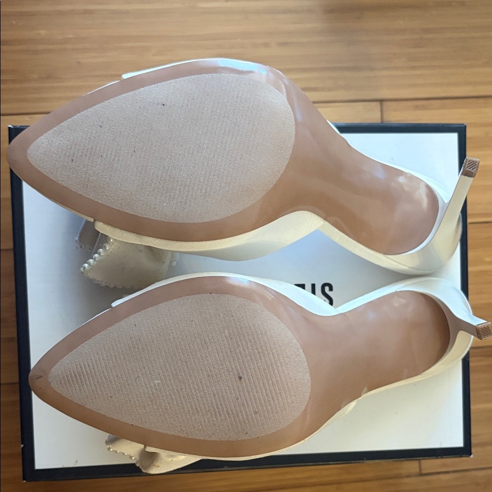 Steve Madden Affinity Ivory Pearl-Ruffle Stiletto Mules - Picture 4 of 6